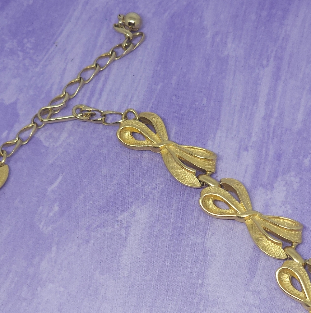 Crown Trifari Gold Tone Bow Choker Necklace NWT - Picture 3 of 7